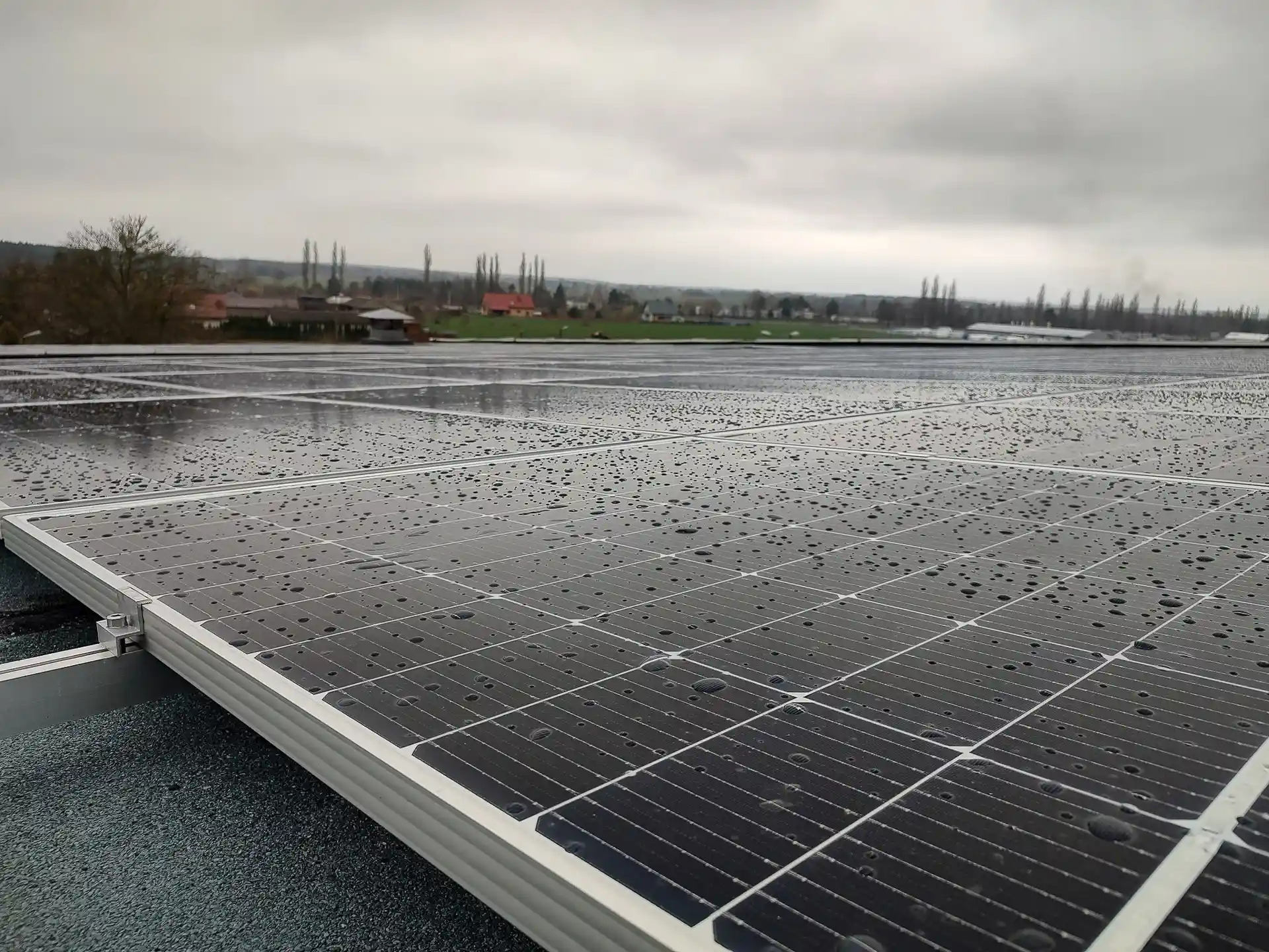 Maintaining a&nbsp;PV Installation in Summer – Protecting Panels and Structures from Heat, Storms and Hail