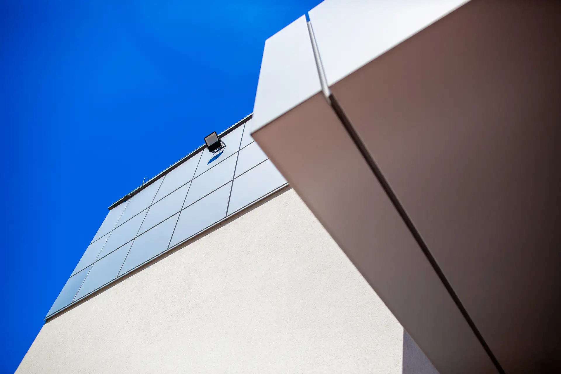 What to Use for a&nbsp;Modern Industrial Hall and Office Building Facade? A&nbsp;Review of Solutions