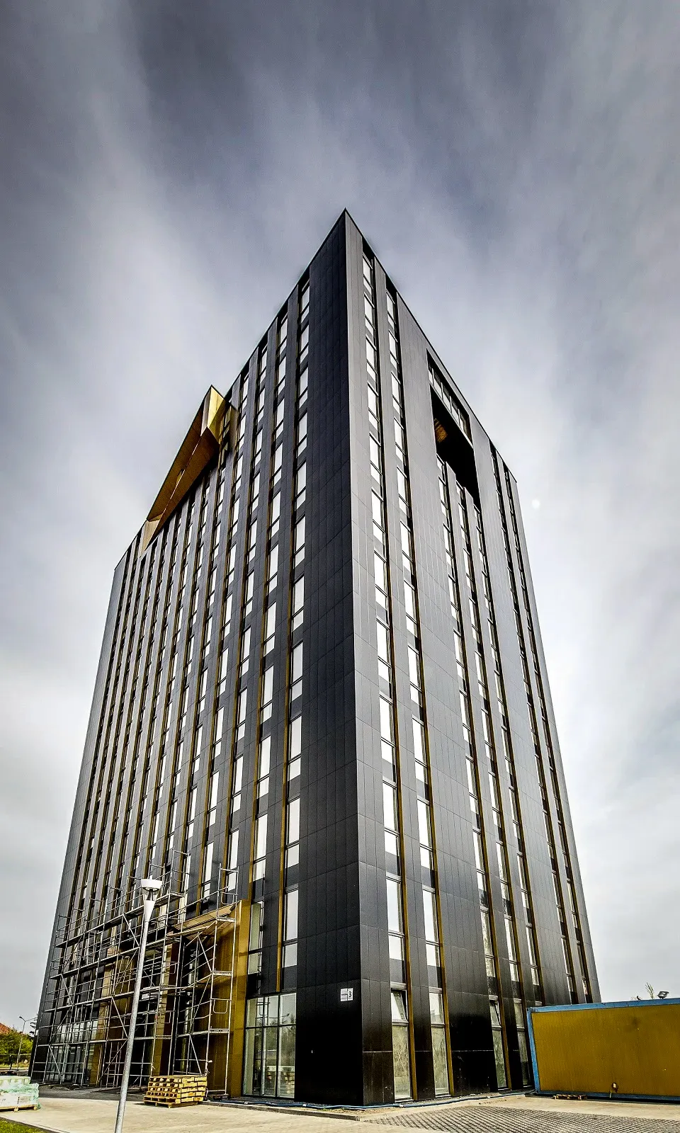 Ultranet Wrocław office building – cladding coffers